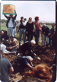 Demonstrators try to replace the earth with their bare hands - Photo  © 2001 by Rachel Avnery